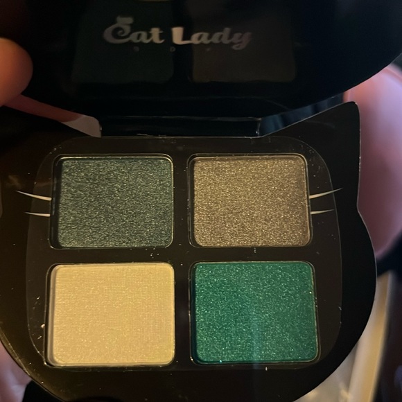 Cat Gift Lot Coffee Mug Oven Mitt Tweezers Eyeshadow NEW - Picture 6 of 6